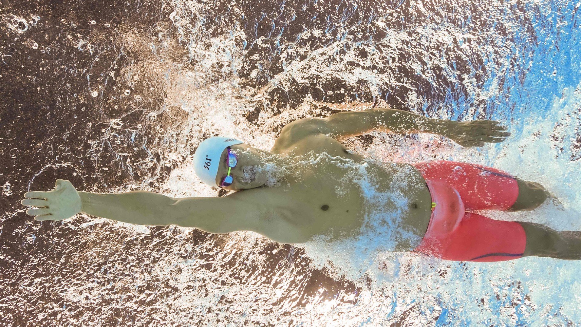 库里在总决赛第六场砍下40分，三分球16投10中，成为夺冠最大功臣！